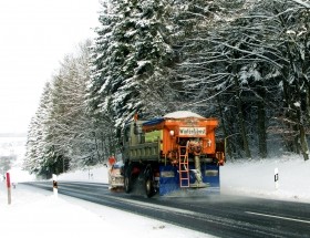 Streufahrzeug im Winterdienst
